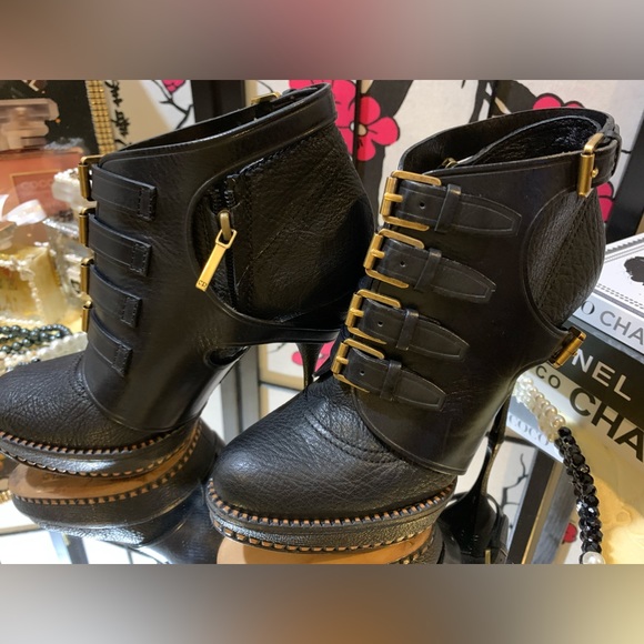 😍Fun and Edgy!Dior Cavaliere low boot.Leather with brass details Retail$1250.00 - Picture 4 of 11